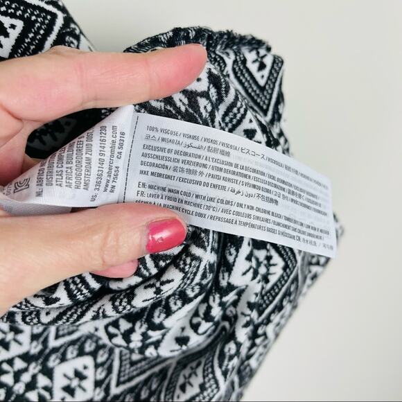 Hollister black white tribal southwest geometric lightweight cardigan top medium - Picture 8 of 9